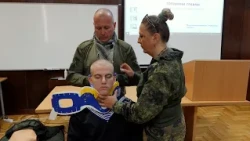 Курсанти от Висшето военноморско училище обучават за първа помощ на бойното поле
