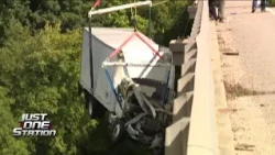 Box truck goes through guardrail, plummets in Merrimack River