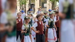 Prasidėjo ilgai laukta Lietuvos moksleivių dainų šventė: užfiksavo įspūdingas eitynes