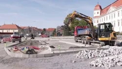 Rekonstrukce parkoviště před holešovským zámkem jde do finále