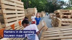 150 kinderen bouwen hun eigen hut in Elspeet