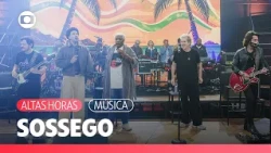 Jota Quest, Tony Tornado, and Lincoln performing on the Altas Horas stage | TV Globo