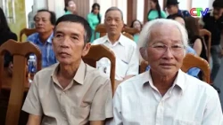 Người điểm tô sắc màu của biển