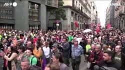 A Madrid folla in piazza per la casa: corteo verso il Parlamento durante l’esame dei decreti