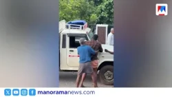 Man Smashes Pickup Truck After Alleged Bike Collision | Vadasserikkara | Accident