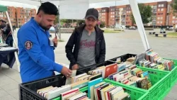 Dandelion: The mobile bookstore transforming Soacha | Enlace Trece Flash