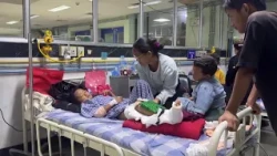 Nepal, a 8 anni si salva dall'alluvione arrampicandosi sugli alberi: l'incontro con la madre