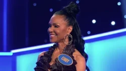 Team En Vogue Take on Fast Money | Celebrity Family Feud