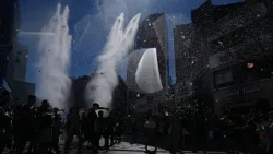 Токийский фестиваль превращает улицы в грандиозную водную битву