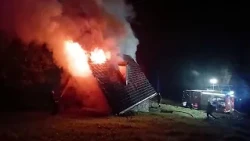 Incendio in uno chalet di montagna in provincia di Udine: il proprietario muore carbonizzato