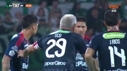 THE 'SHARK' STRIKES BACK! Guillermo Paiva scores to make it 2-1 for Junior against Nacional. 🦈⚽🔥
