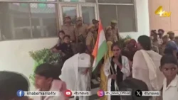 Children surrounded the collectorate in Hamirpur, demanding a paved road to the school | 4tv News