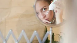 Anti-Aging: Sunscreen Protects Against Wrinkles