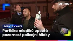 Dopravní kontrola skupinky podezřelých mladíků | Policie v akci