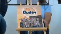 L’Escola Tecnos recull en un llibre 30 anys de danses tradicionals