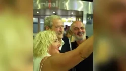 “Përtej oqeanit” Berisha zbarkon në SHBA, pritet nga simpatizantët në aeroport