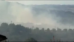 Zjarr i madh në Mërglliç, flakët përhapen në disa drejtime