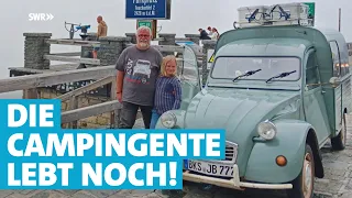 Vater und Sohn unternehmen Roadtrip in Campingente