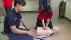 What score will their CPR technique get!? An interactive booth to learn emergency medicine in a f...
