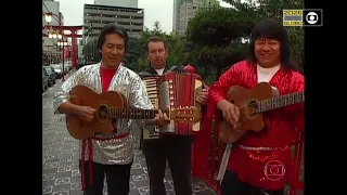 THE VIBE TODAY IS LITERALLY THIS LMAOOOOO SLAPS AND KISSES IN JAPANESE 🇧🇷🇯🇵