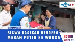MEGAMENDUNG MIDDLE SCHOOL STUDENTS DISTRIBUTE INDONESIAN FLAGS TO RESIDENTS
