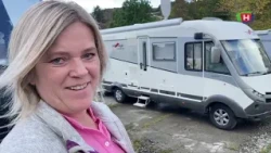 Her tar Linda salen med storm