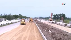 Reallocating project volume between contractors to accelerate construction progress