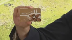 Recognition for Volunteering - The District Presents the Volunteer Card - RFH Aktuell