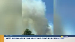 Vasto incendio nella zona industriale: disagi alla circolazione