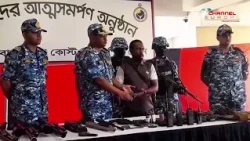 সুন্দরবনের বনদস্যু নানা ভাই বাহিনীর প্রধান জাহাঙ্গীর মোড়লসহ ১২ সদস্য কোস্টগার্ডের কাছে আত্মসমর্পণ