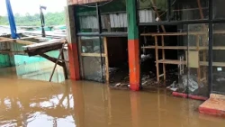 Parana River flooding leaves businesses underwater in San Rafael