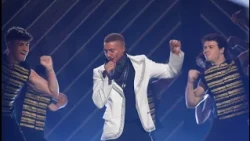 Jorge González imita a Ricky Martin con un 'Medley' de temas - Tu Cara Me Suena
