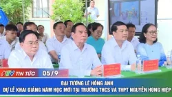 GENERAL LE HONG ANH ATTENDS THE NEW SCHOOL YEAR OPENING CEREMONY AT NGUYEN HUNG HIEP MIDDLE AND H...