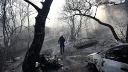 Incêndios na Grécia fazem dois mortos e deixam rasto de destruição