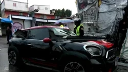 Vehículo Vuelca y se Impacta contra Puestos en Tepito, CDMX