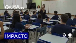 Um ano sem celular nas escolas. Professores e familiares relatam melhora na concentração de alunos
