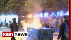 Dyqani bëhet copash gjatë marshimit, heshtje e ‘pazakontë’ në bulevard