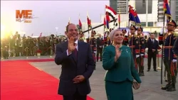 الرئيس السيسي يستقبل نظيره الصيني لدى وصوله إلى مطار القاهرة.