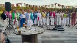 Popkoor4houten sluit zangseizoen sfeervol af met Summer Beats bij de Zandibar aan de Zandenplas