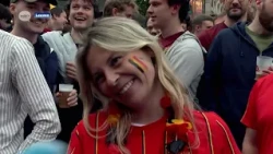 This is how the Oude Markt is experiencing the first World Cup match: "It needs to be better, but...