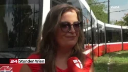 Ulli Sima (SPÖ) on a test run through the new stops of tram line 18