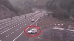 Contromano in autostrada per 50 chilometri: 32enne evita l'alt e viene inseguita dalla polizia